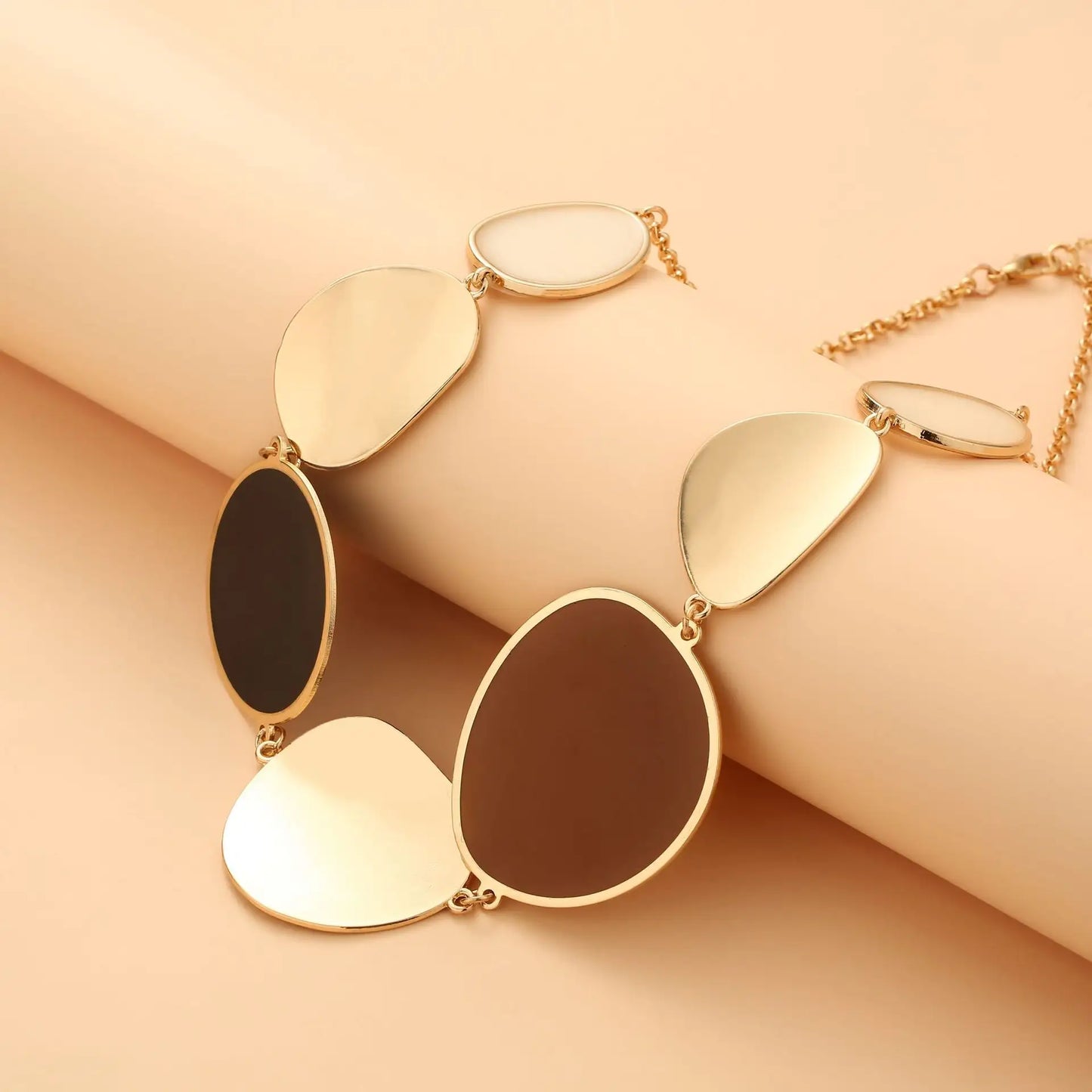 Glam Contour Necklace