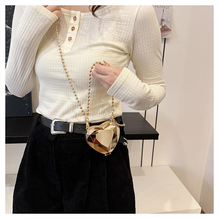 Lumi Heart Clutch