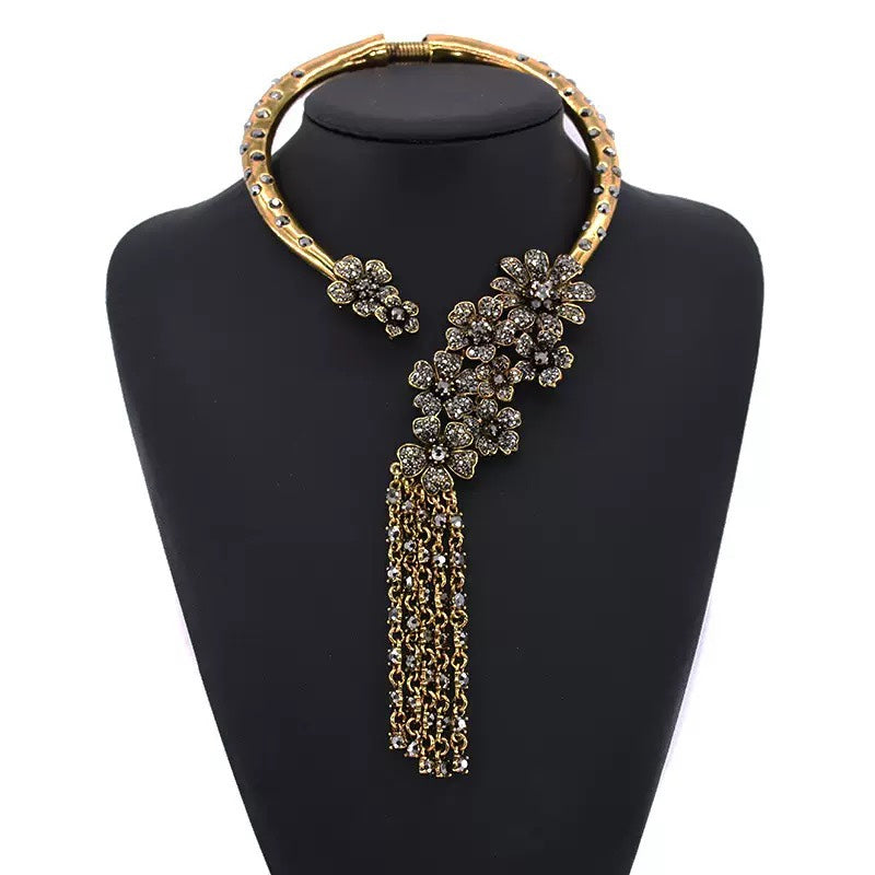 Regal Noir Necklace