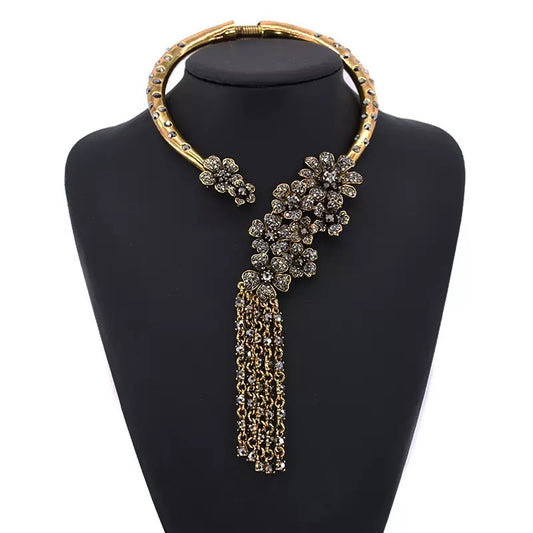 Regal Noir Necklace