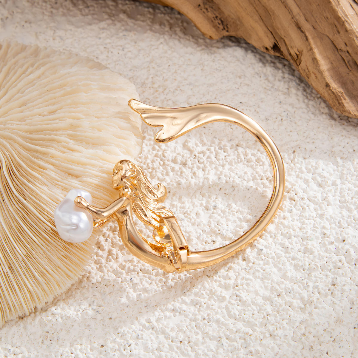 Ocean Empress Singal Ear cuffs