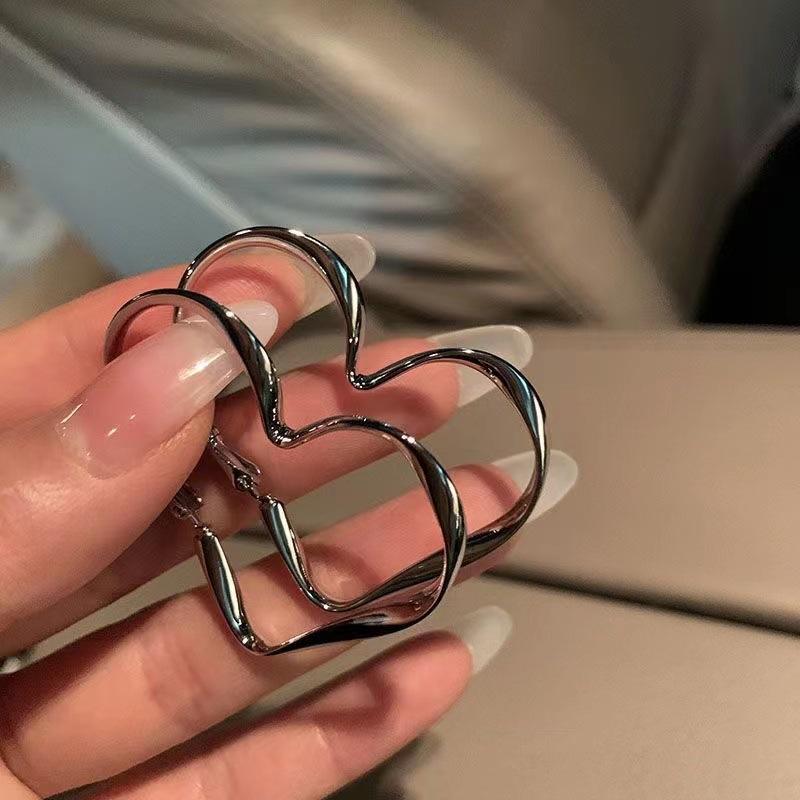 Fluid Heart Hoops