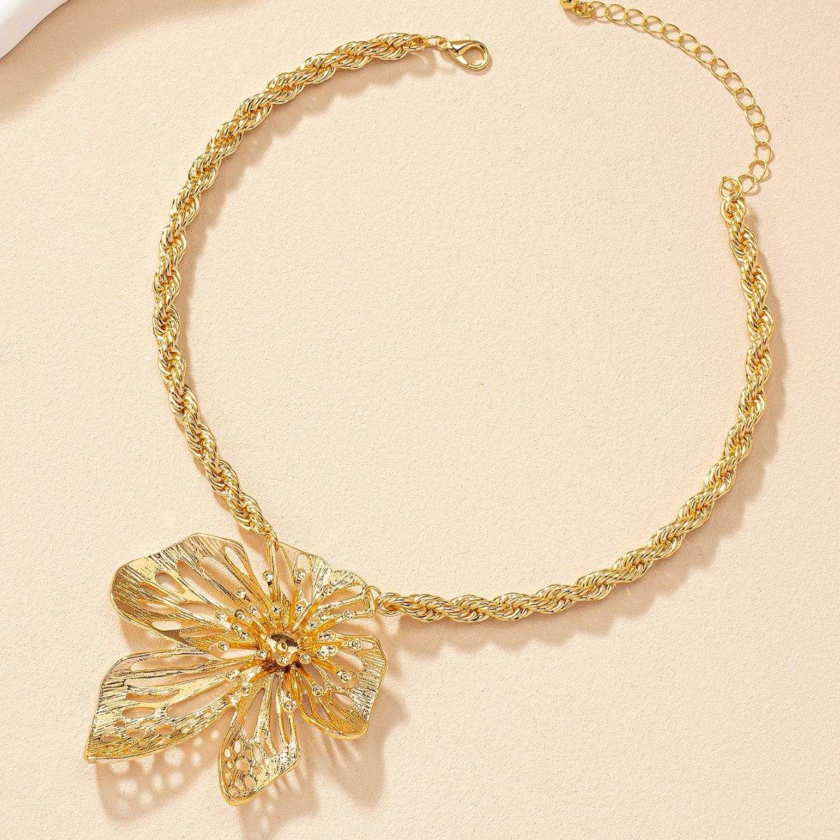 Sculpted Flower Necklace