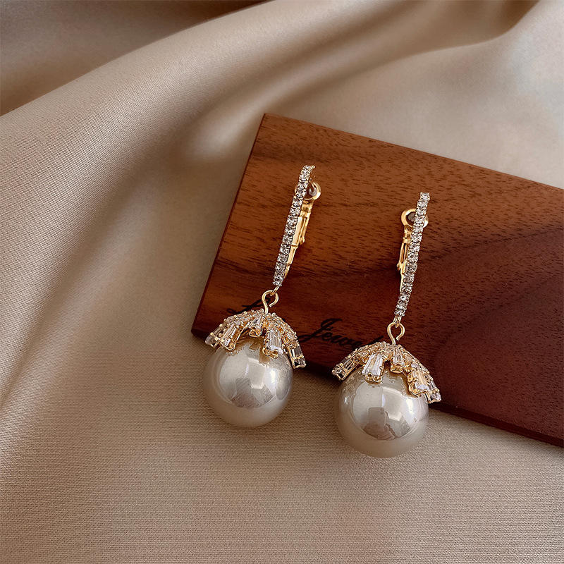Eliana Sparkle Pearl Earrings