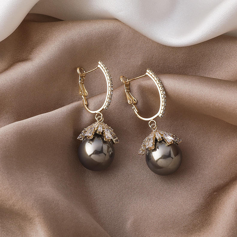 Eliana Sparkle Pearl Earrings
