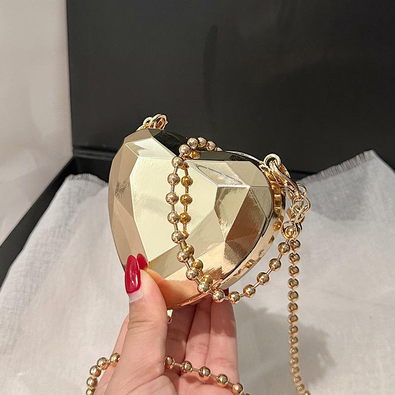 Lumi Heart Clutch