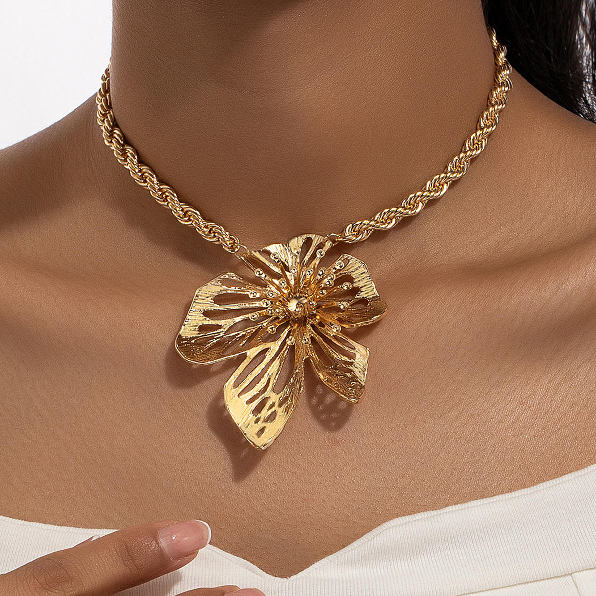 Sculpted Flower Necklace