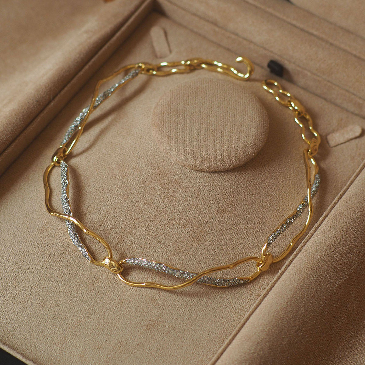 Élan Twist Necklace