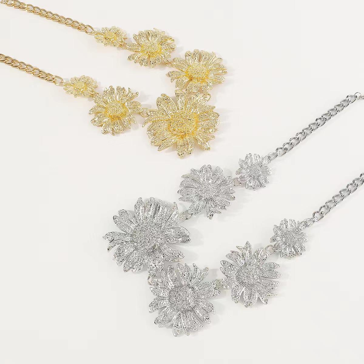 Daisy Queen Necklace