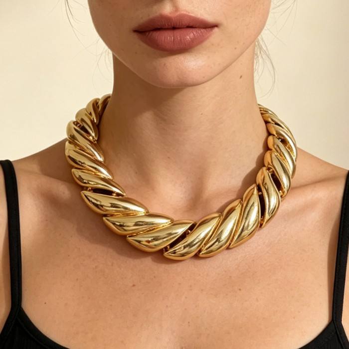 Bold Aura Necklace
