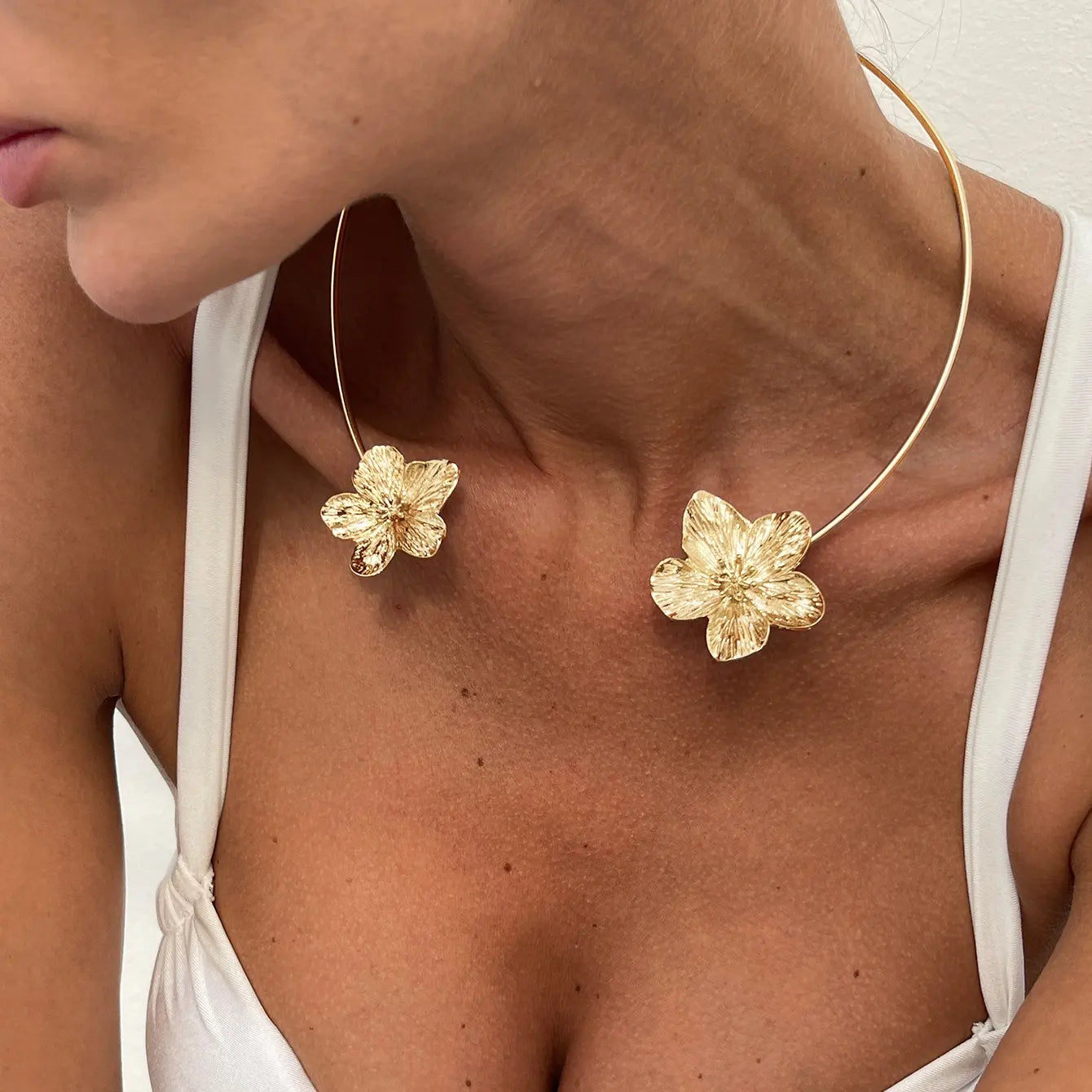 Flower Choker Necklace