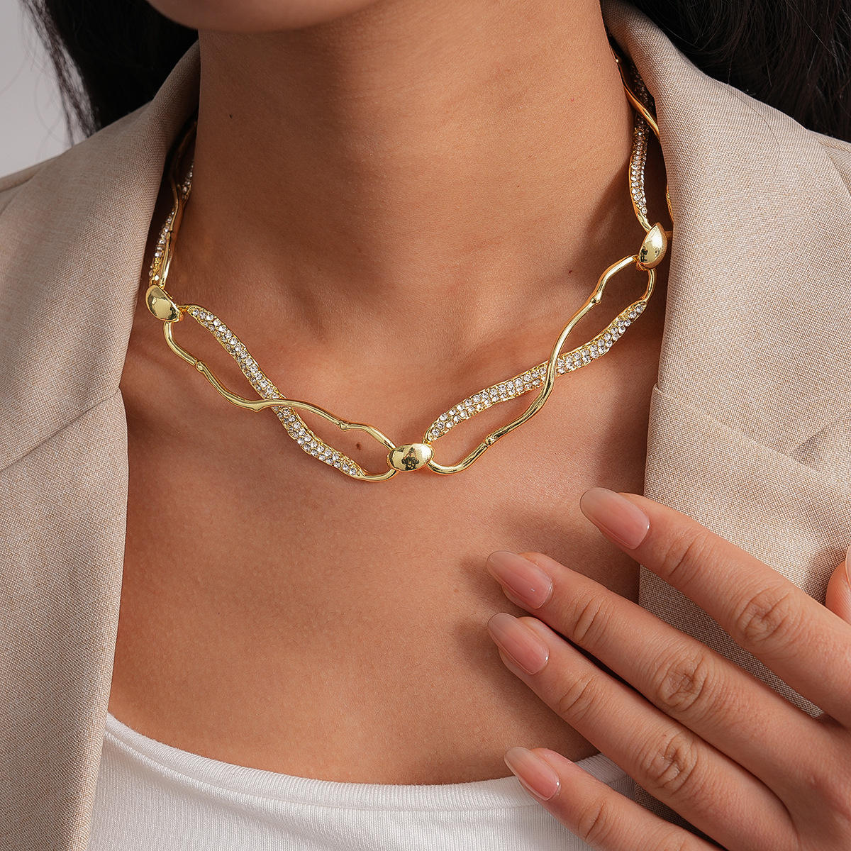 Élan Twist Necklace