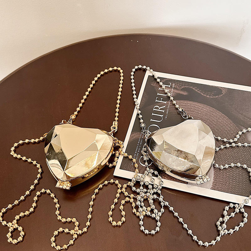Lumi Heart Clutch