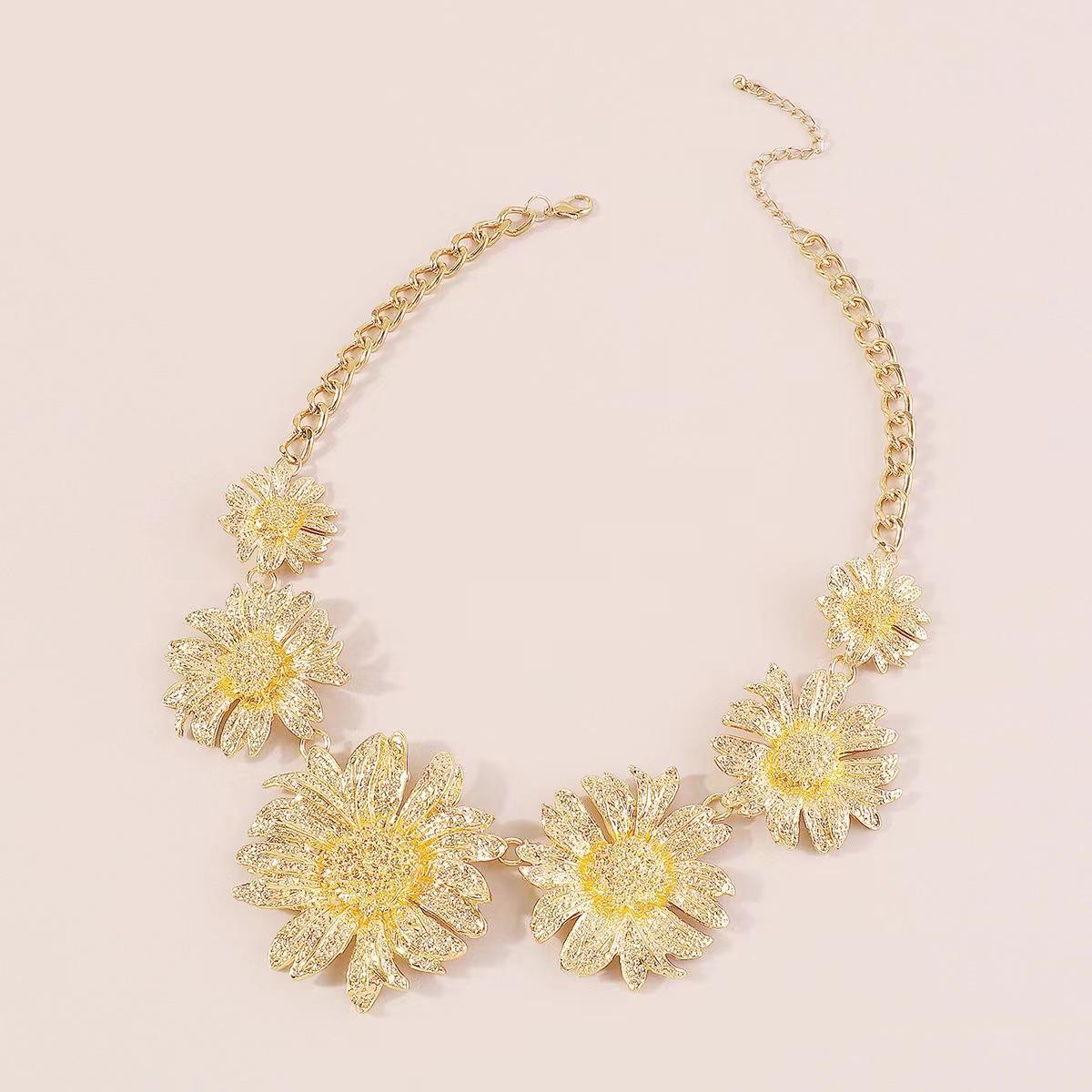 Daisy Queen Necklace