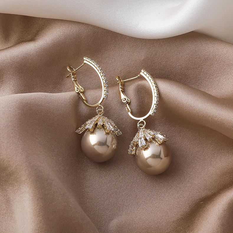 Eliana Sparkle Pearl Earrings