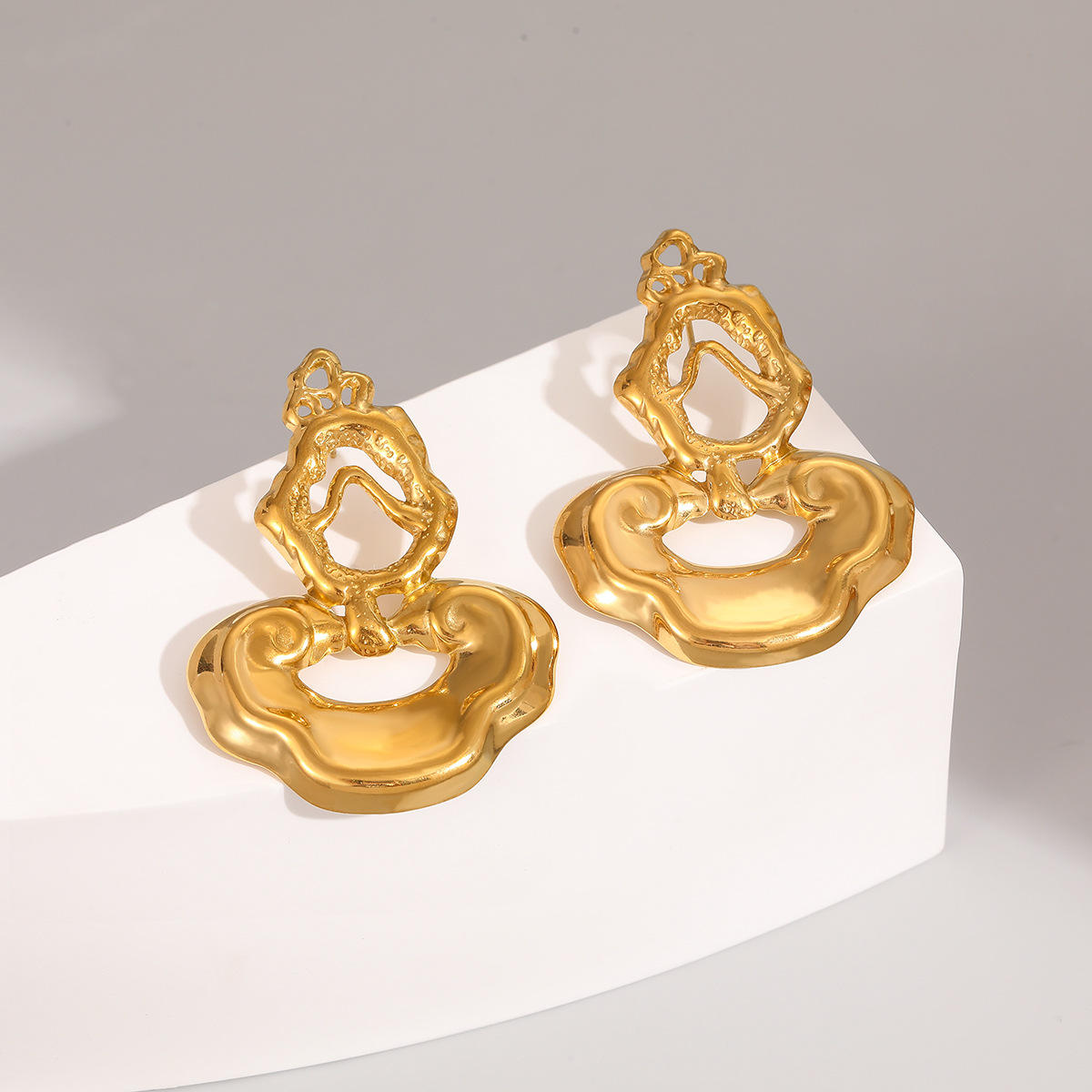 Drama Gold Earring